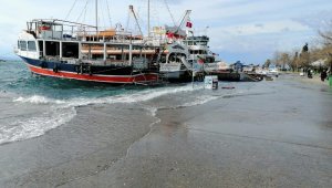 Erdek'te Lodos etkili oluyor