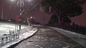 İstanbul'da kar yağışı gece boyunca devam etti