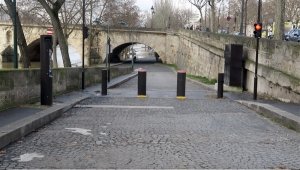 Paris'te Seine Nehri suları yükseldi, bölge trafiğe kapatıldı