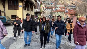 Ruslar bu hafta da Afyonkarahisar'ın tarihi sokaklarını boş bırakmadı