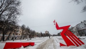 Rusya'da fırtınaya yakalananlar tabelalara sarıldı