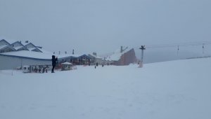 Uludağ'da kar yağışı başladı