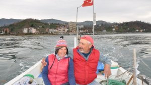 22 yıldır gece gündüz demeden eşiyle birlikte denizde "Vira Bismillah" diyor