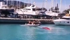 Antalya'da dalga yüzünden batan balıkçı teknesindeki 5 kişi kurtarıldı
