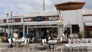 Kuşadası'nda normalleşme süreci başladı, lokantalar ve kafeler açıldı