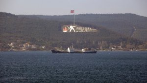 Rus askeri ikmal gemisi 'IMAN' Çanakkale Boğazı'ndan geçti