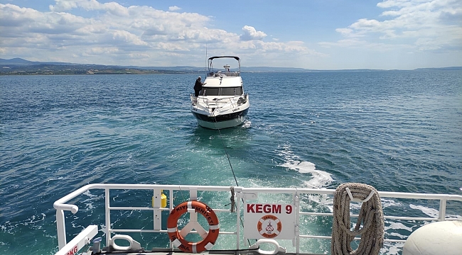 Çanakkale Boğazı'nda arızalanan tekneye KEGM müdahale etti!