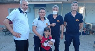 Kuyuya düşen kediyi itfaiye kurtardı