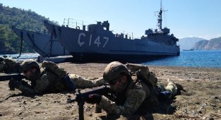 Amfibi Görev Grup Komutanlığı Harekâta Hazırlık Eğitimleri icra edildi!