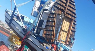 Çarpışma sonrası tekne suya gömüldü!