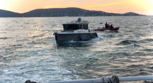 İçindeki 8 kişiyle sürüklenen tekne kurtarıldı!