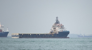 Tedarik gemisine korsan saldırısı: 3 denizci kaçırıldı!