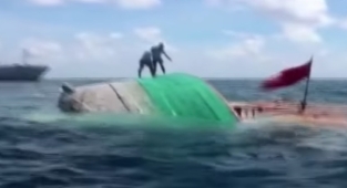 Tankerle çarpışan ahşap kargo gemisi battı: 4 denizci kayıp!