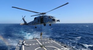 Libya açıklarındaki fırkateynde SAT timi tarafından; "Denizde Denetim Harekâtı" ve "Halattan Serbest Kayma" eğitimi