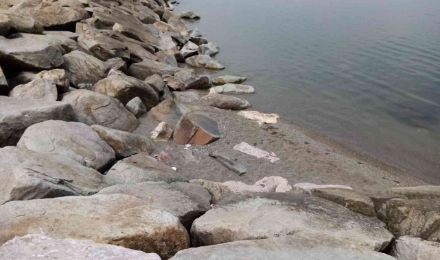 Bandırma'da deniz çekilmesi artarak devam ediyor