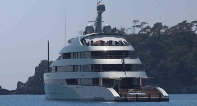 Çevre dostu mega yat "Savannah" Ölüdeniz'e demir attı