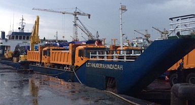 Endonezya bayraklı koster gemisi Java denizinde battı: 6 denizci kayıp!